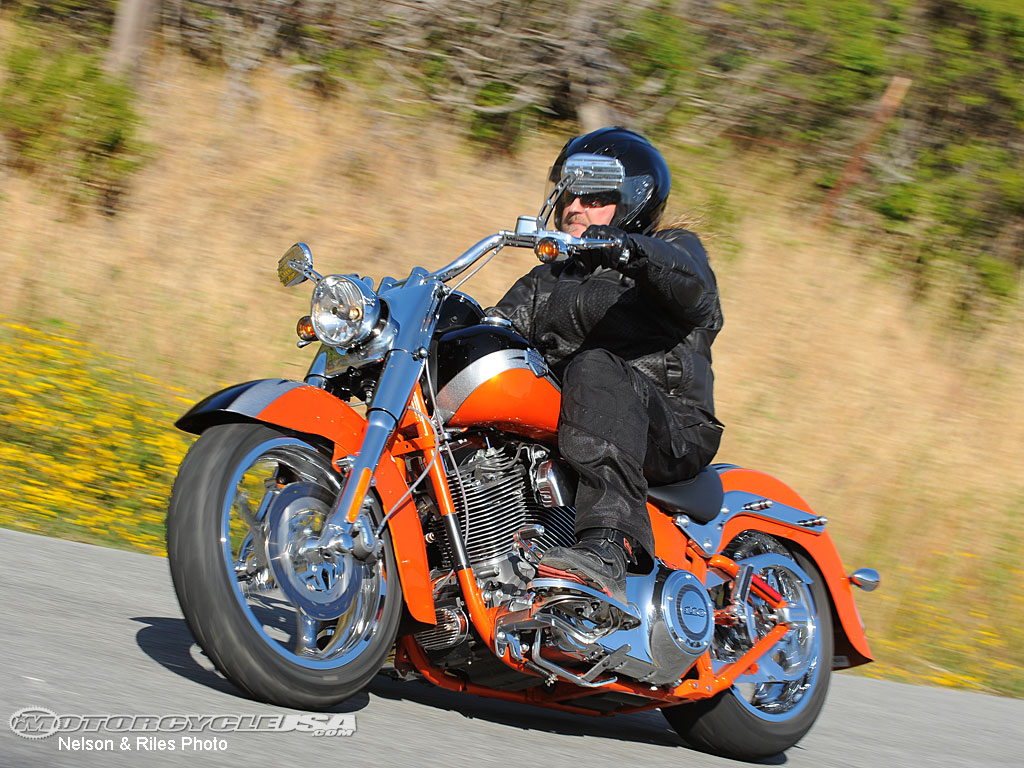 款哈雷戴维森Fat Bob - FXDFSE CVO摩托车图片2