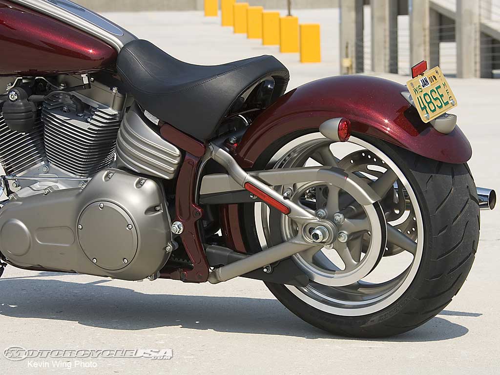 款哈雷戴维森Softail Rocker - FXCW摩托车图片4