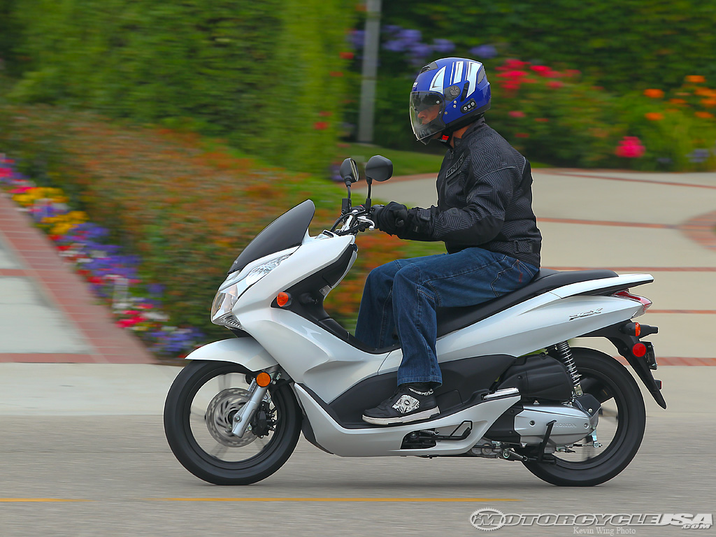 2011款本田PCX摩托车图片2