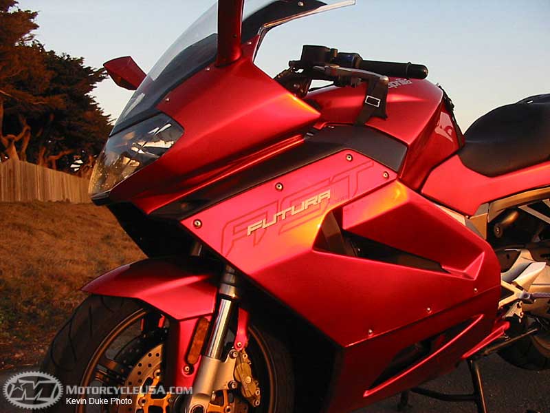 款阿普利亚RST Futura摩托车图片3