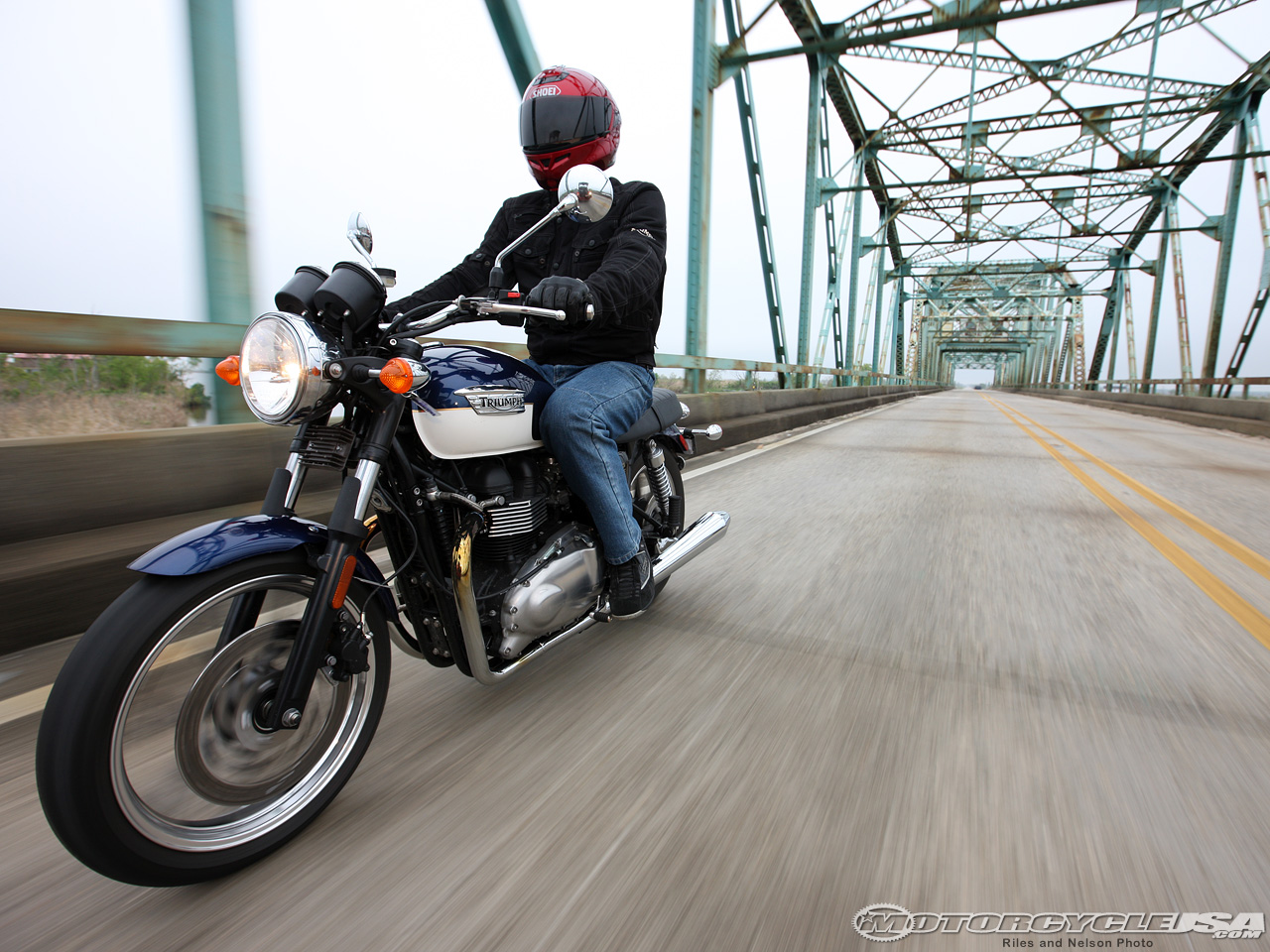 2009款凯旋Bonneville摩托车图片3