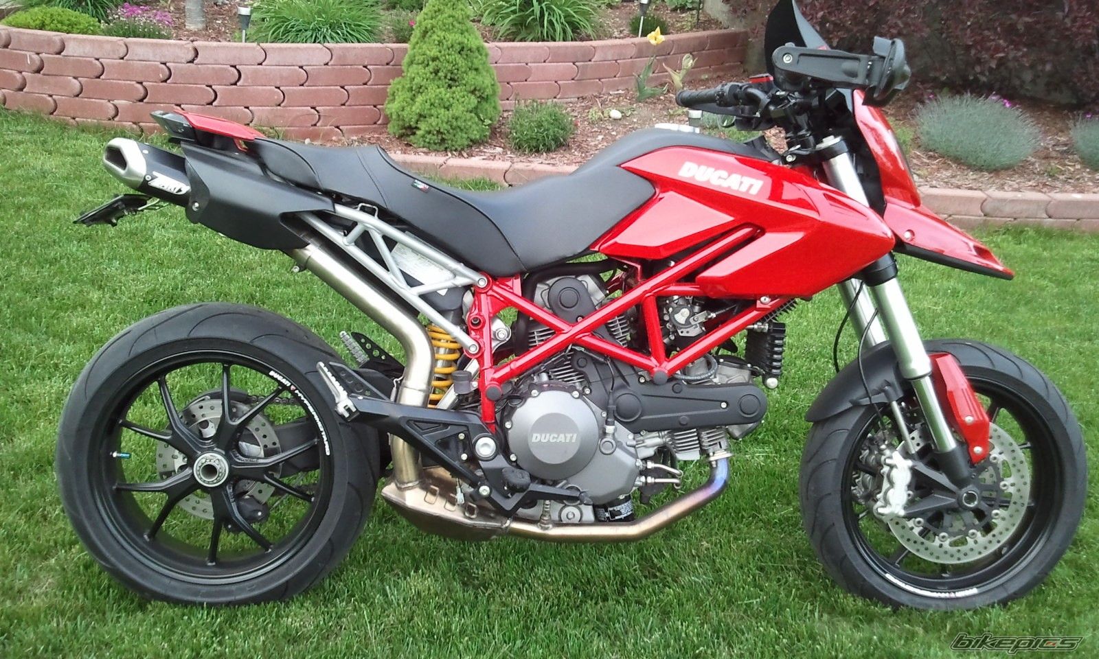 2009款杜卡迪Hypermotard 1100摩托车图片4