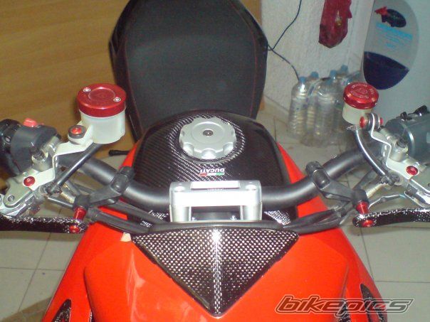 款杜卡迪Hypermotard 1100 S摩托车图片3