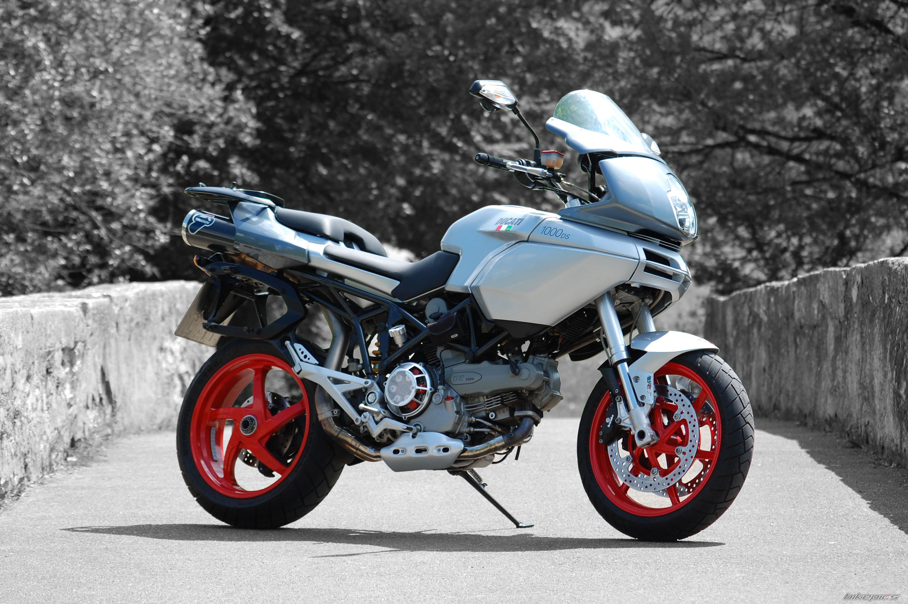 款杜卡迪Multistrada 1000 DS摩托车图片3