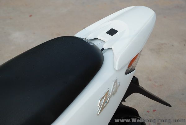 新一款 HONDA 白色四冲程小踏板 DIO AF-57期 豪华版 图片 1