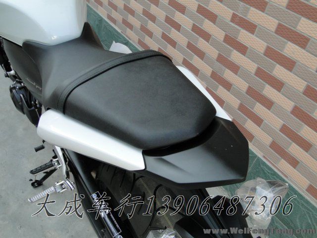 【全新本田街车】2012年款全新变款本田中量级街车白色-黑色黄蜂CB600F 599图片 3