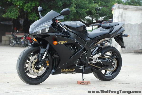 04年 YAMAHA 称霸黑诱线条 YZF-R1 图片 2