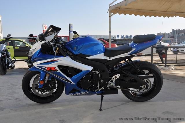 2009款蓝白铃木小R gsx 600 图片 2